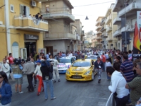 le auto del rally in via 4 Novembre per la partenza